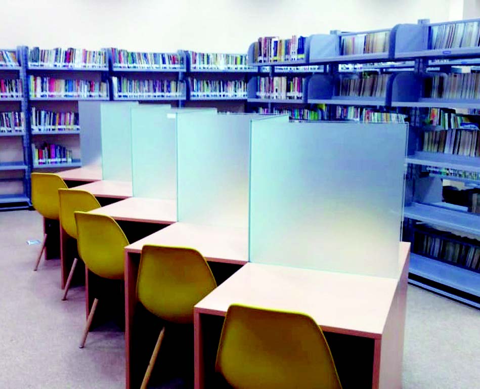 PERPUSTAKAAN DIGITAL: Salah satu sudut ruangan perpustakaan digital di areal Museum Diorama Nusantara Purwakarta.