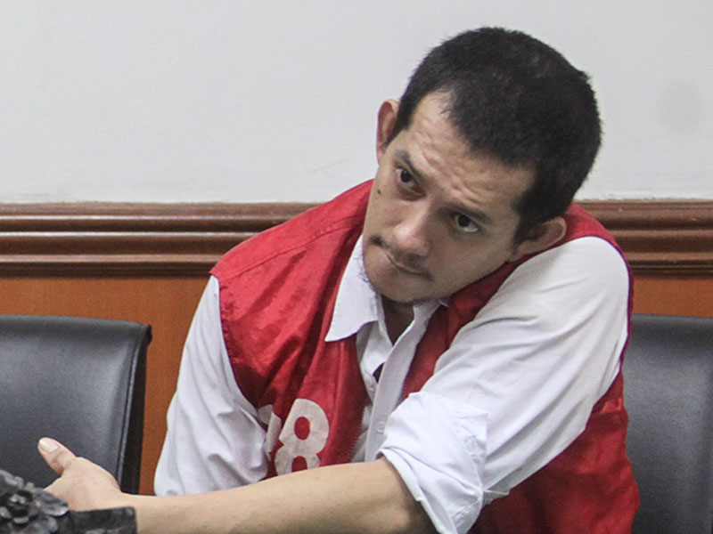  SIDANG KASUS NARKOBA ARTIS JUPITER FORTISSIMO: Artis sekaligus terdakwa kasus kepemilikan Narkoba jenis sabu, Jupiter Fortissimo (kanan) mengikuti sidang lanjutan kasus dugaan penyalahgunaan narkoba di Pengadilan Negeri Jakarta Barat, Jakarta, Kamis (22/9