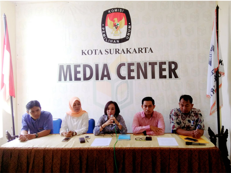 Saat Melipat, KPU Surakarta Temukan 4.000 Surat Pilpres Rusak