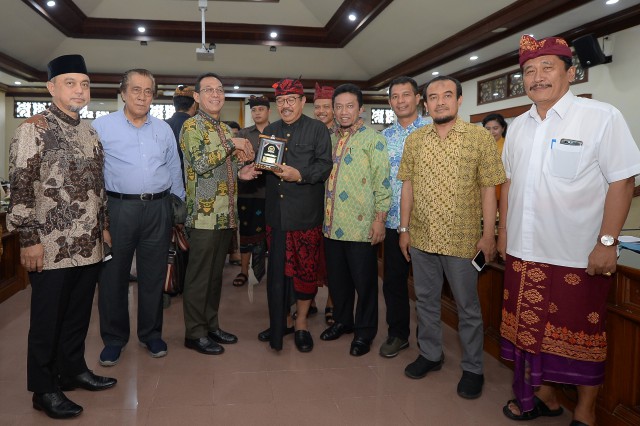 Tim Kunjungan Kerja Reses Komisi VII DPR RI dengan Gubernur Bali 