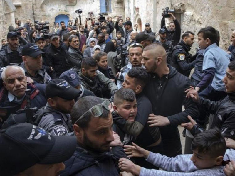 Bentrokan Polisi Israel dan keluarga Abu Assab saat penggusuran.