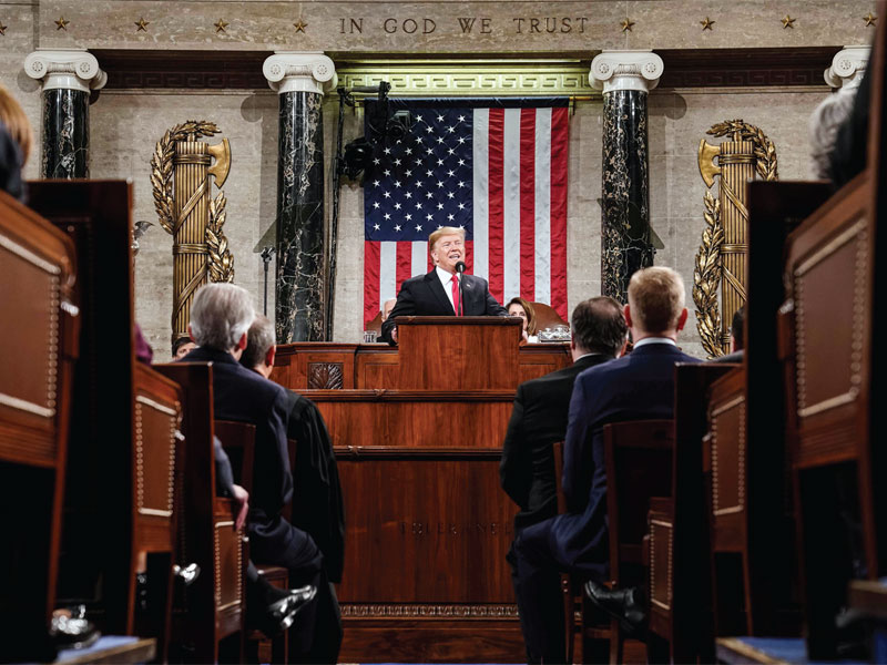 Presiden AS Donald Trump menyampaikan pidato kenegaraan tahunan di depan Kongres di Washington, AS, Selasa (5/2).