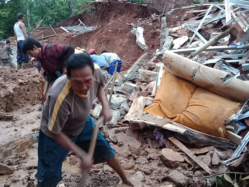 LONGSOR DAN BANJIR BANDANG DI TASIKMALAYA