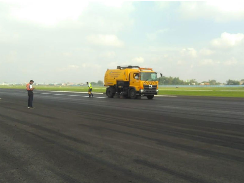 Landasan Terkelupas, Bandara Juanda Ditutup Tiga Jam