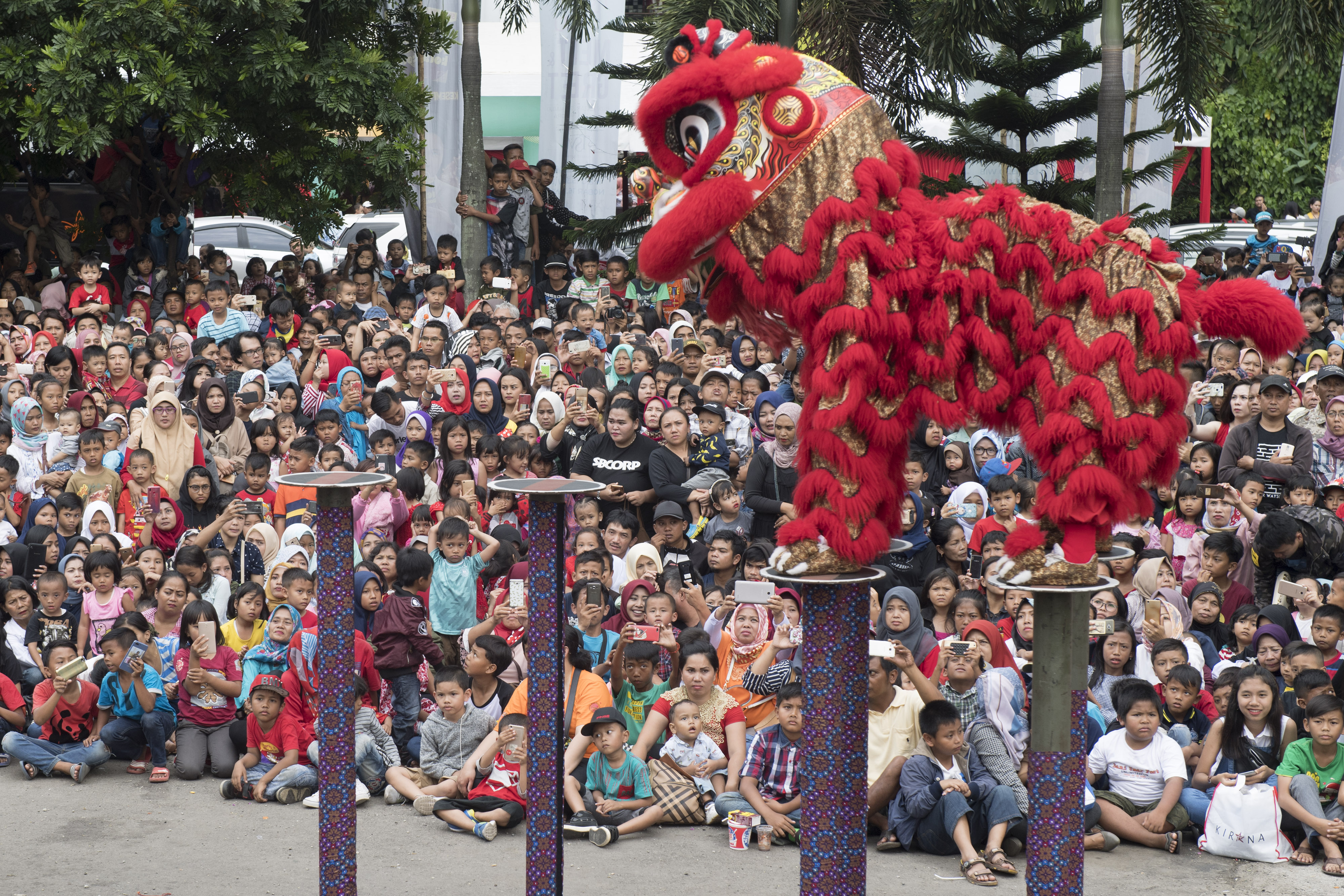 Berkah Penari Barongsai di Hari Imlek