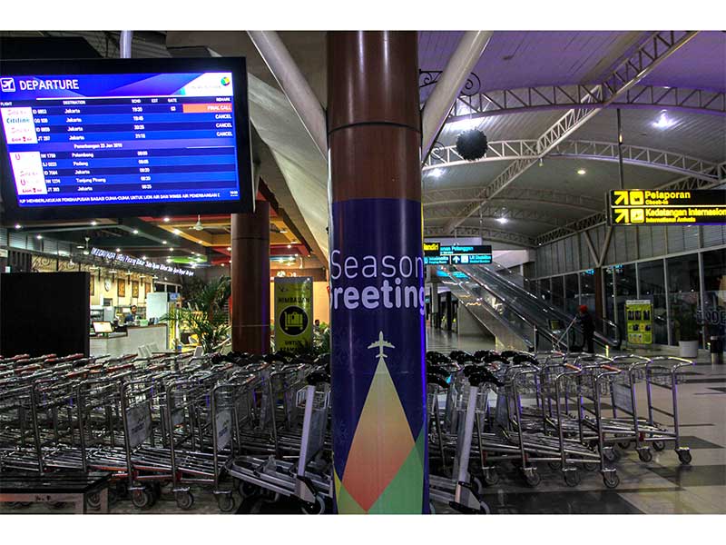 Suasana ruang masuk keberangkatan di Bandara Sultan Syarif Kasim II Pekanbaru, Riau, Selasa (21/1/2019).