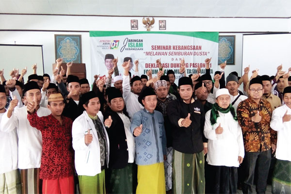 Jaringan Islam Kebangsaan tergabung dalam Forum Ulama Muda Tasikmalaya menggelar deklarasi dukungan terhadap pasangan calon nomor urut 01, Jokowi-Amin, di Gedung Dakwah, Kota Tasikmalaya, kemarin.
