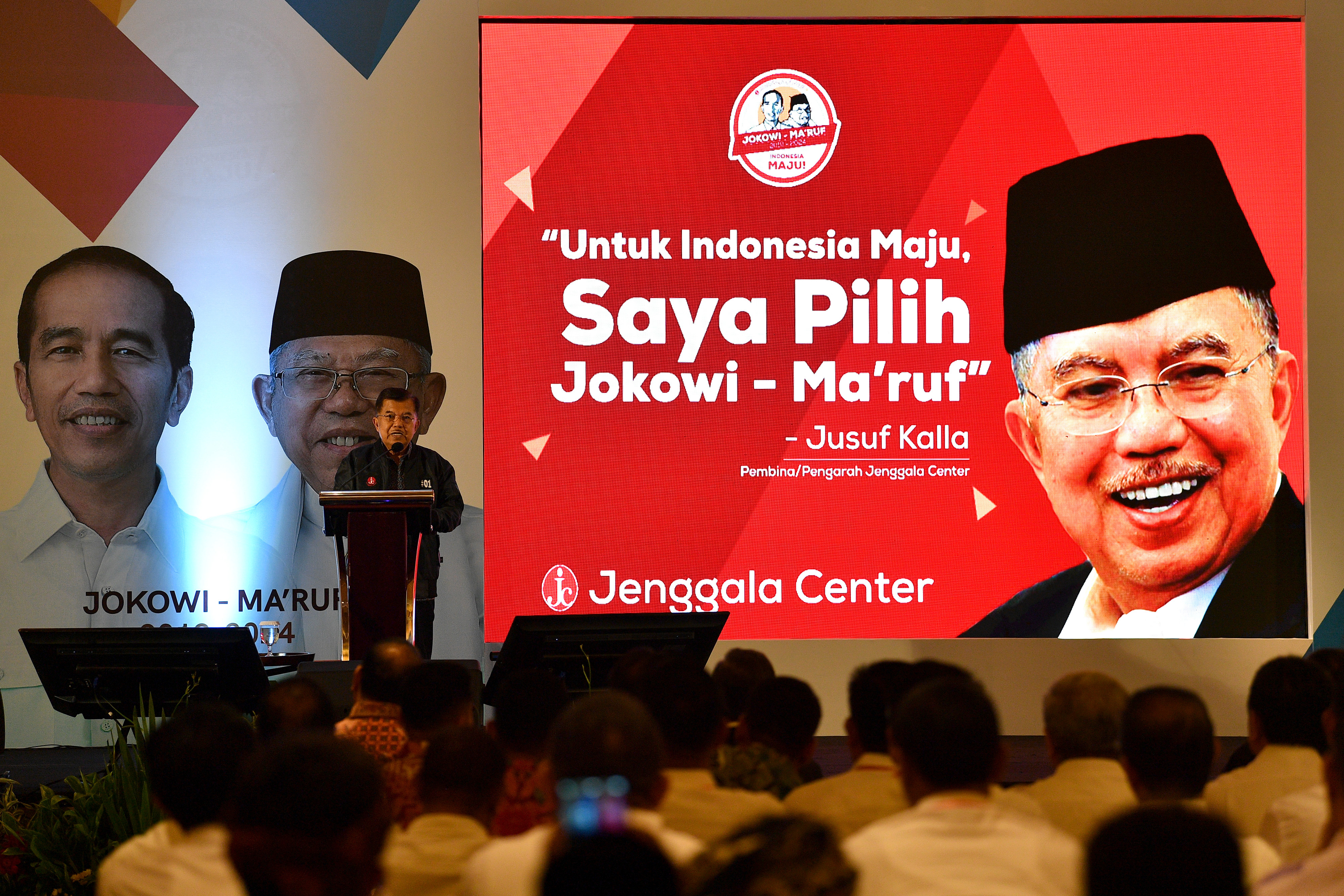 Dewan Pengarah Jenggala Center Jusuf Kalla memberikan pengarahan dalam Rapat Konsolidasi Nasional Jenggala Center di Jakarta, Minggu (3/2)