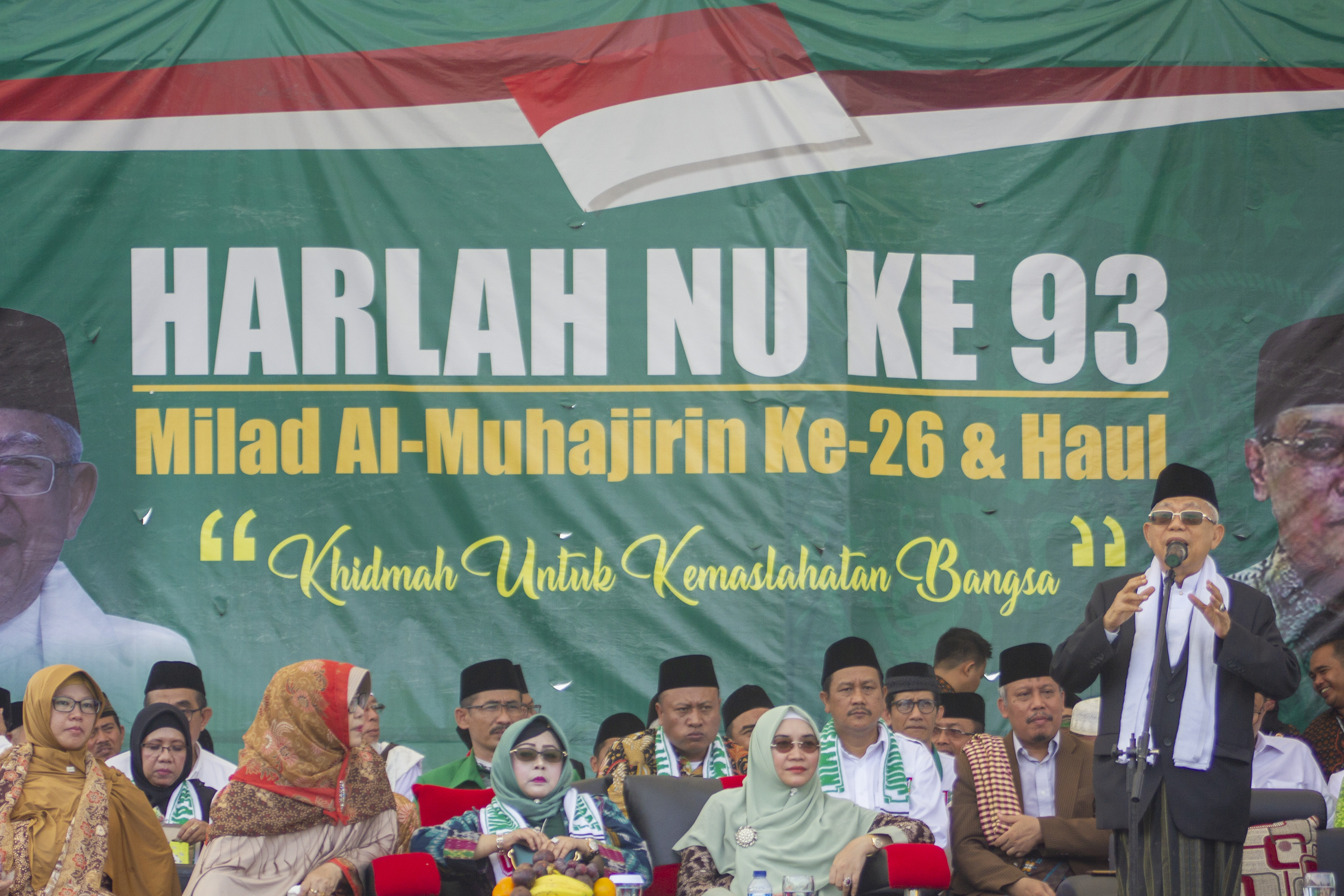 KUNJUNGAN MA'ARUF AMIN KE PURWAKARTA: Calon Wakil Presiden nomor urut 01 Ma'aruf Amin (kanan) memberi ceramah agama pada Peringatan Harlah NU ke-93 dan Milad Pondok Pesantren Al-Muhajirin Ke-26 di Pondok Pesantren Al-Muhajirin II, Ciseureuh, Purwakarta, Ja