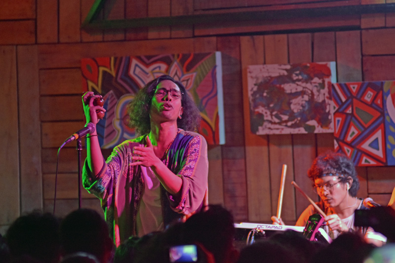 Konser Perdana Fourtwnty Tanpa Roots