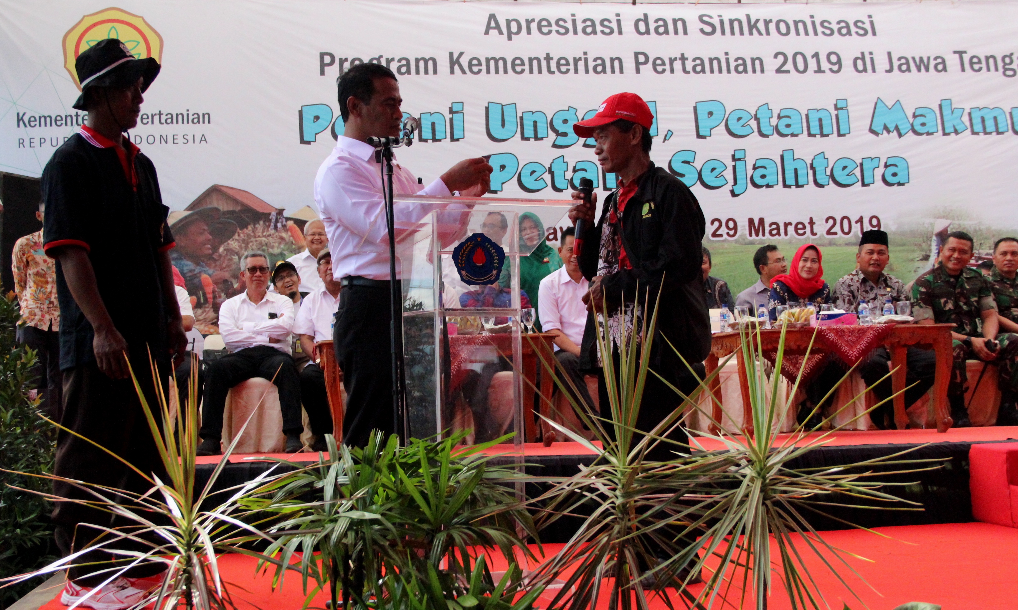 Menteri Pertanian Amran Sulaiman saat di Brebes, Jawa Tengah, Jumat (29/3).