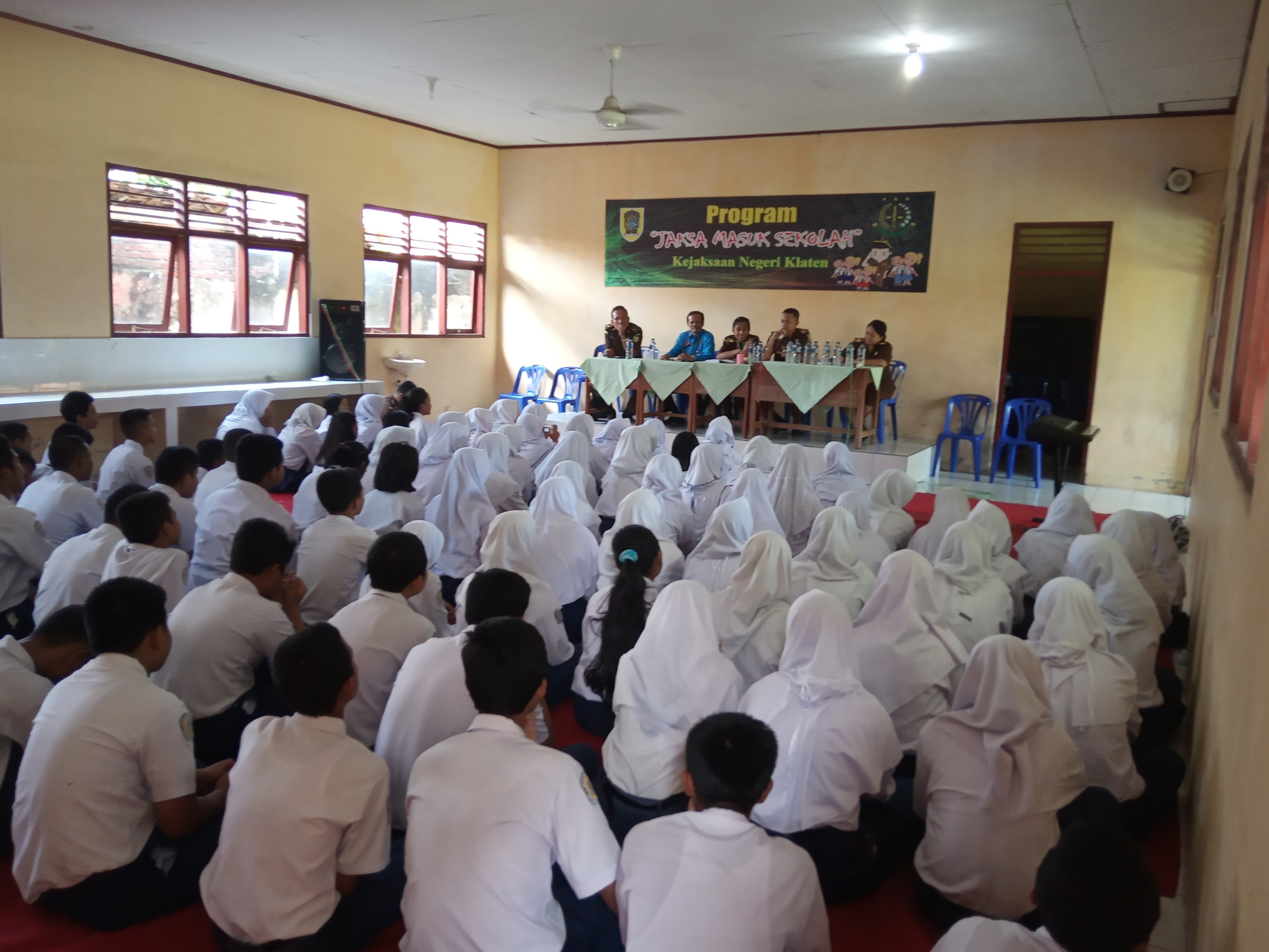 Pengurus OSIS SMPN 1 Klaten saat mengikuti penyuluhan tentang hukum program jaksa masuk sekolah.