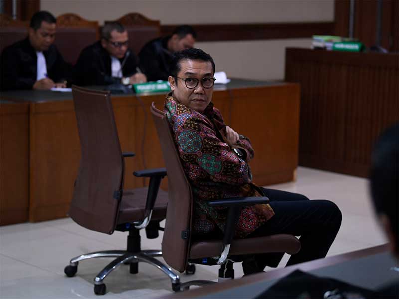 Terdakwa dalam perkara dugaan korupsi dalam proses akuisisi Blok Basker Manta Gummy di Australia oleh Pertamina, Frederick Siahaan menyimak pembacaan vonis di Pengadilan Tipikor, Jakarta, Senin (18/3/2019). 