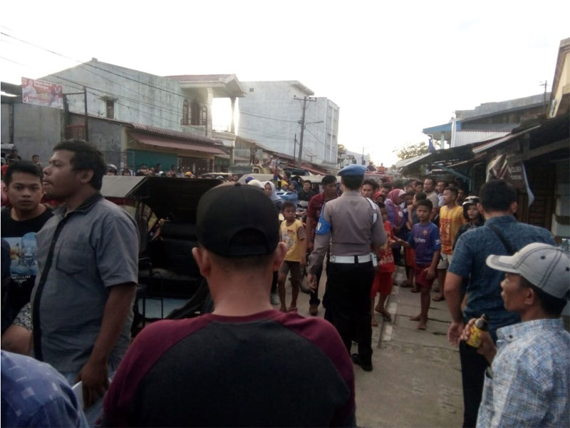 Jalan Cendrawasih Sibolga dipadati masyarakat terkait ledakan yang menelan tiga korban luka.
