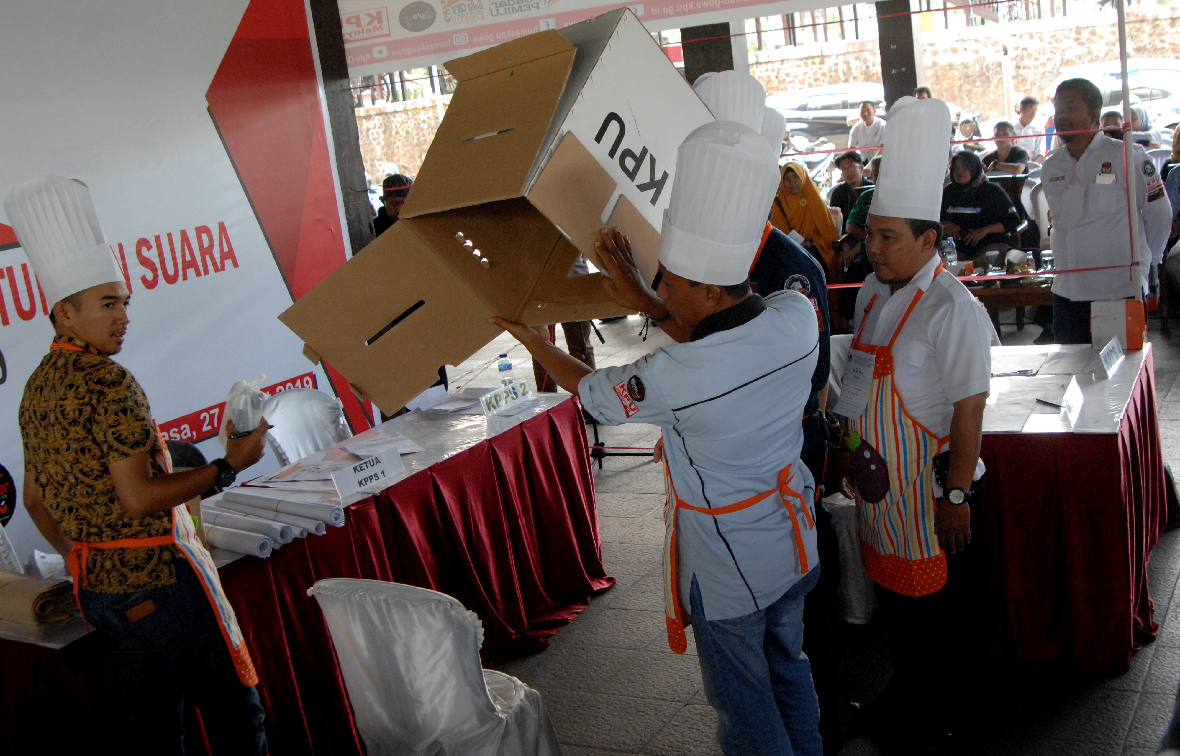 Simulasi pemungutan dan penghitungan suara pemilu 2019 di Kabupaten Gowa, Sulawesi Selatan.