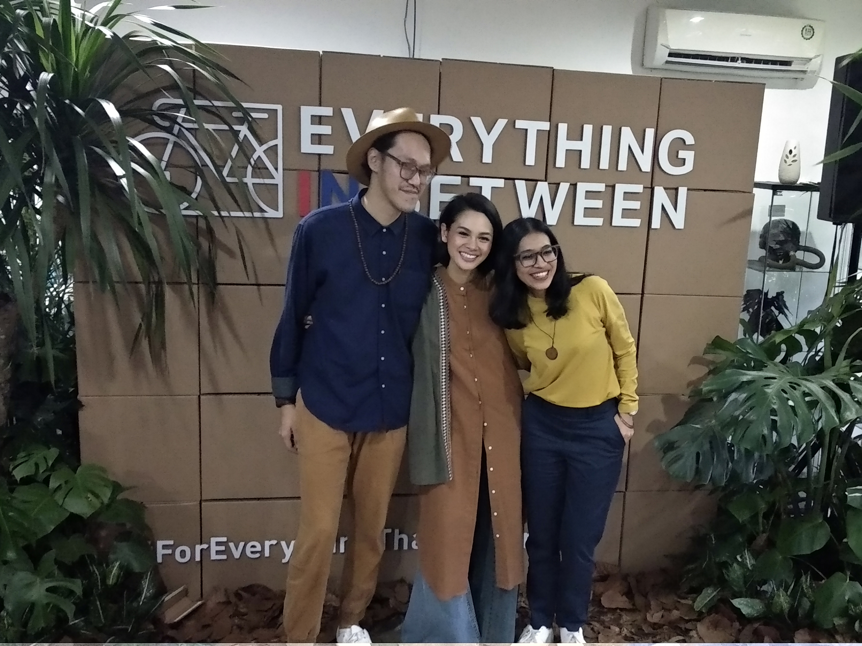 Berkolaborasi dengan Endah 