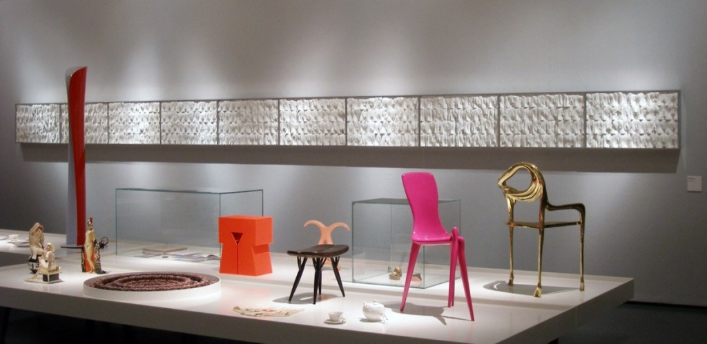 Instalasi karya Jamie McCartney yang bertajuk Great Wall of Vagina saat dipamerkan di La Triennale, Milan, Italia.