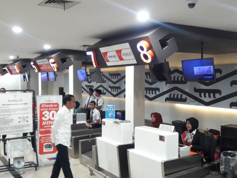 Presiden Joko Widodo saat di Bandara Radin Inten 2 Lampung pada Jumat (8/3/2019). 