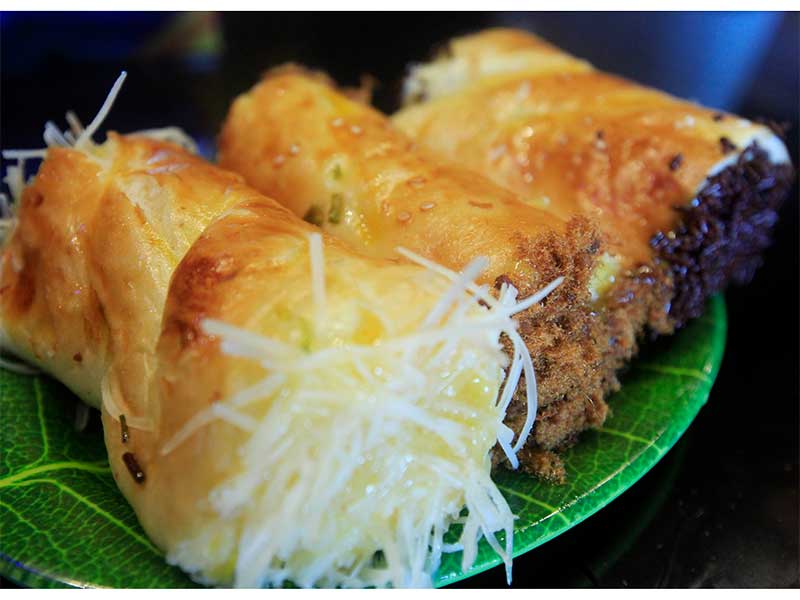  Makanan oleh-oleh khas Sorong Roti Abon Billy Bakery di Sorong, Papua Barat, Selasa (2/8).