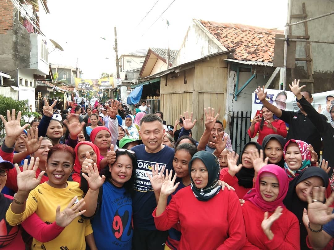 Caleg NasDem Dapil Jakarta III, Karna Brata Lesmana saat berkampaanye di Koja, Jakarta Utara