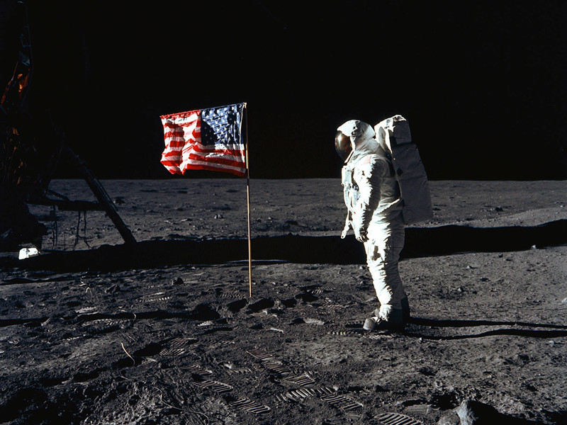 Astronaut AS Edwin E Aldrin, Jr saat menginjakan kaki di Bulan pada 20 Juli 1969.