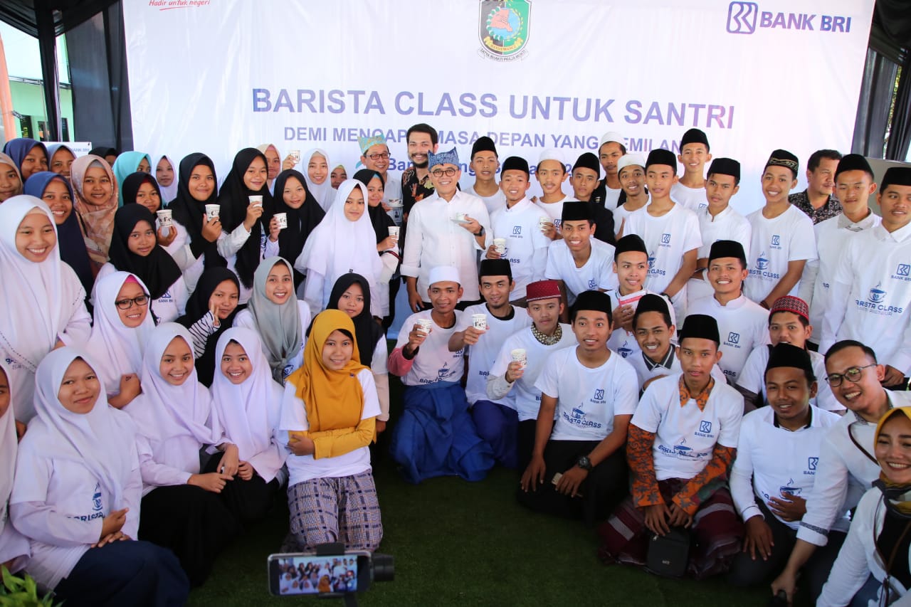 Kelas Barista untuk Santri bersama Rendi Anugrah Mahesa di Banyuwangi, Sabtu (30/3).