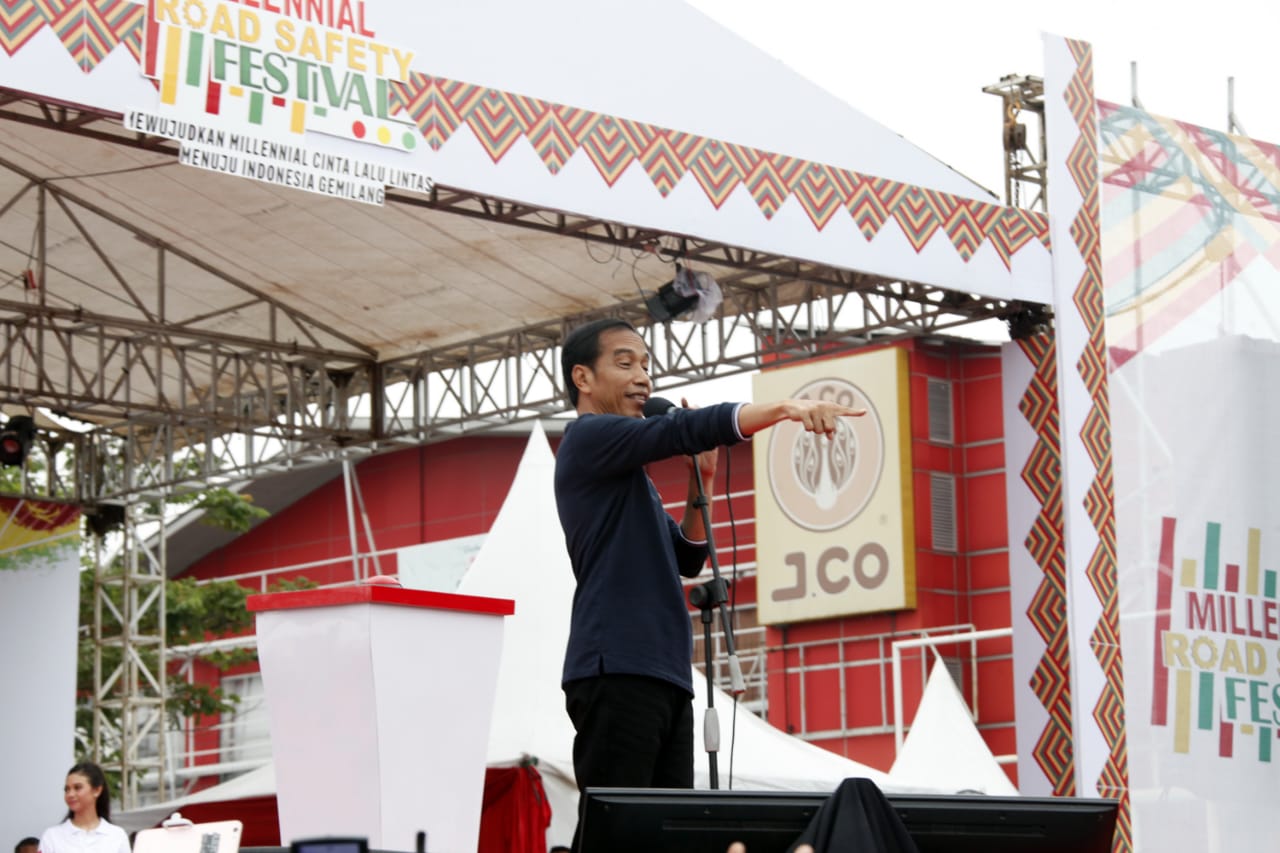 Presiden Jokowi saat membuka South Sumatra Road Saftey Festival di benteng Kuto besak, Palembang, Sumsel, 9 Maret lalu