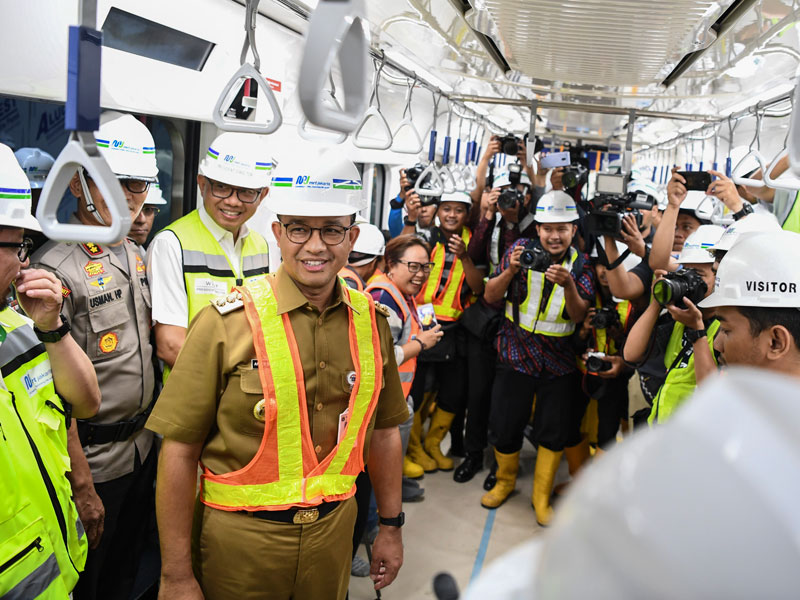 Gubernur DKI Jakarta Anies Baswedan meninjau MRT
