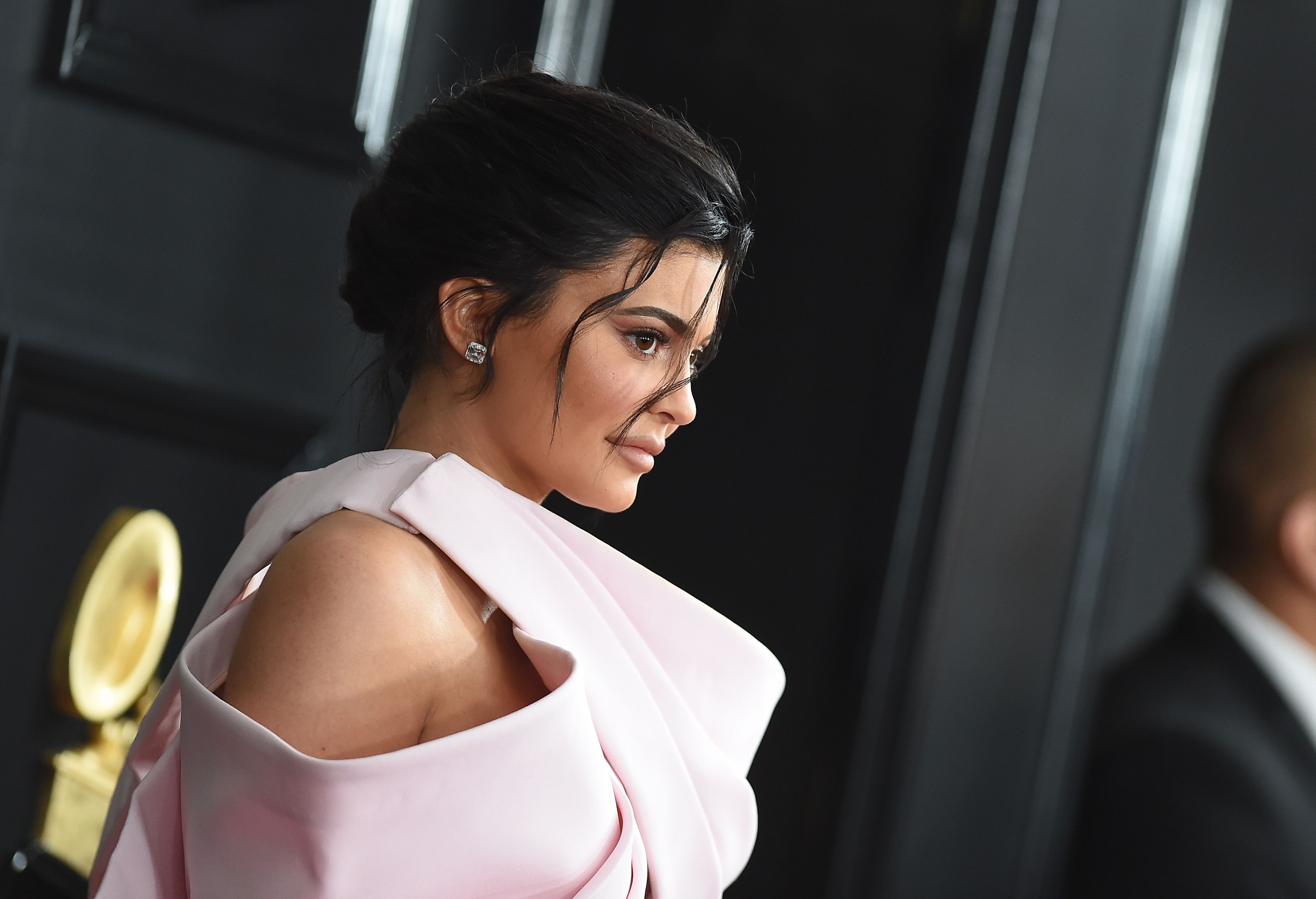 Kylie Jenner Miliuner Termuda Kalahkan Zuckerberg