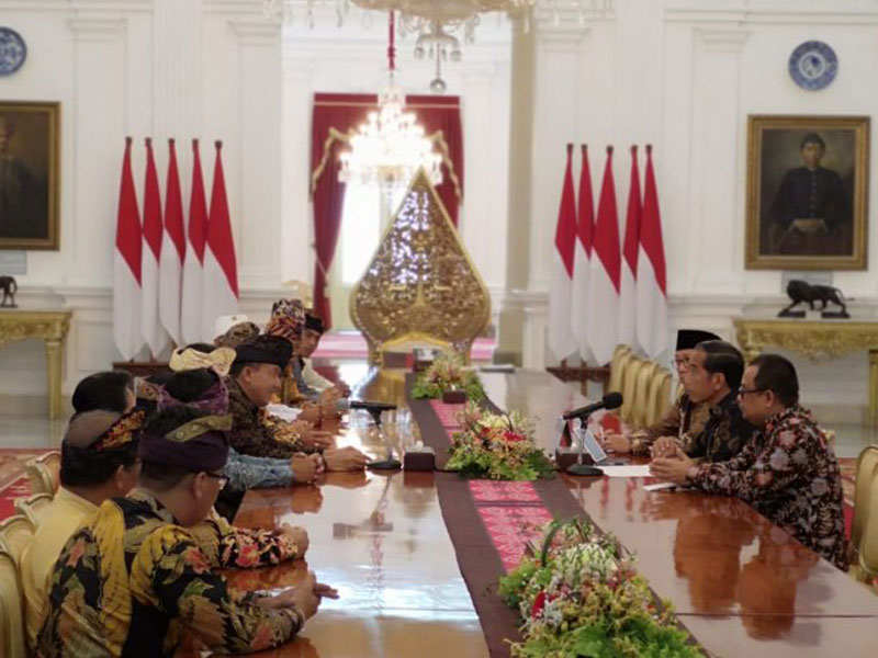 Presiden Jokowi menerima penguris PHDI di Istana Merdeka Jakarta, Selasa (5/3). 