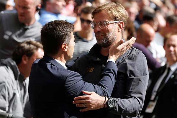 Mauricio Pochettino  (Pelatih Tottenham Hotspur - kiri)) dan Jurgen Kloop (Pelatih Liverpool - kanan)