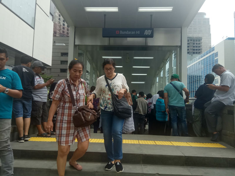 Warga kurang tertib dalam memasuki MRT