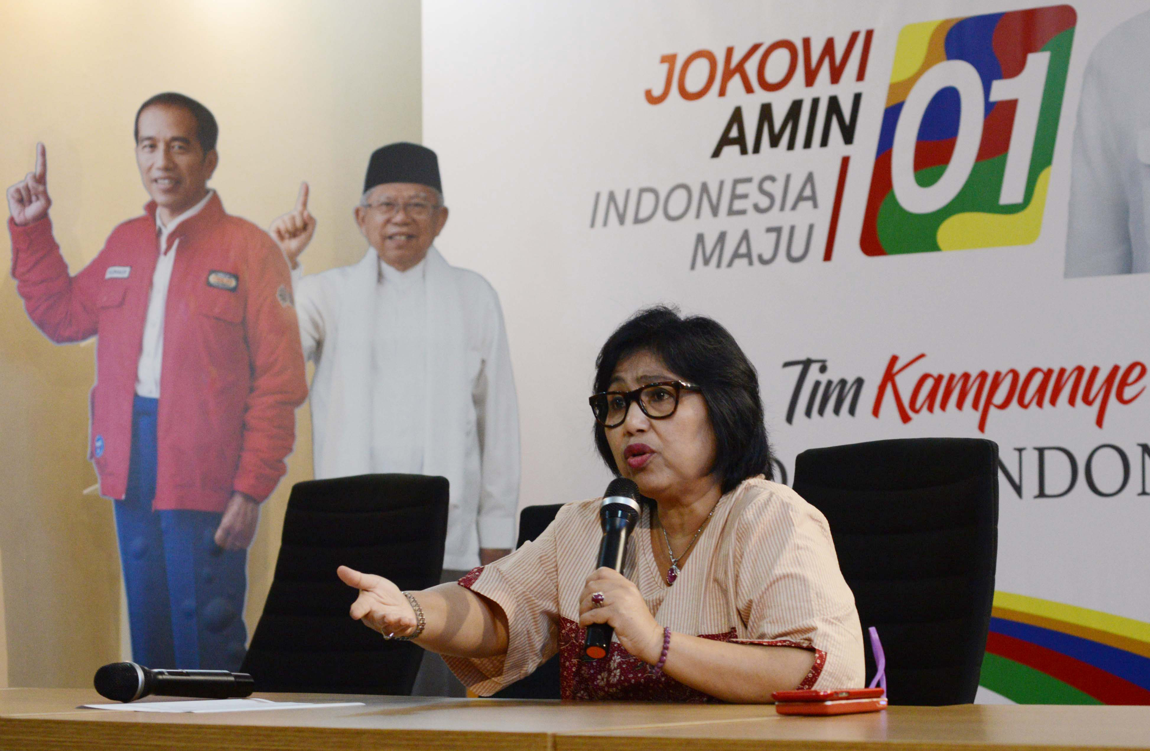 Juru bicara Tim Kampanye Nasional (TKN) Jokowi-Amin, Irma Suryani Chaniago, di Posko Cemara