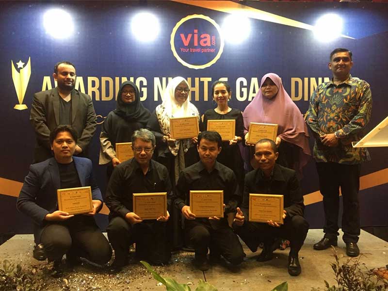 Mitra Bisnis Travel se-Indonesia Peraih yang meraih penghargaan via.com 