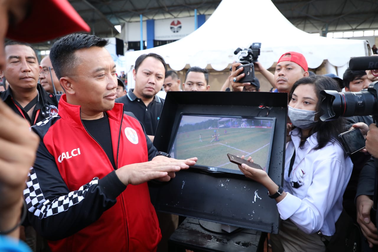 Liga Berjenjang Pakai VAR, Menpora: Wasit Sangat Terbantu