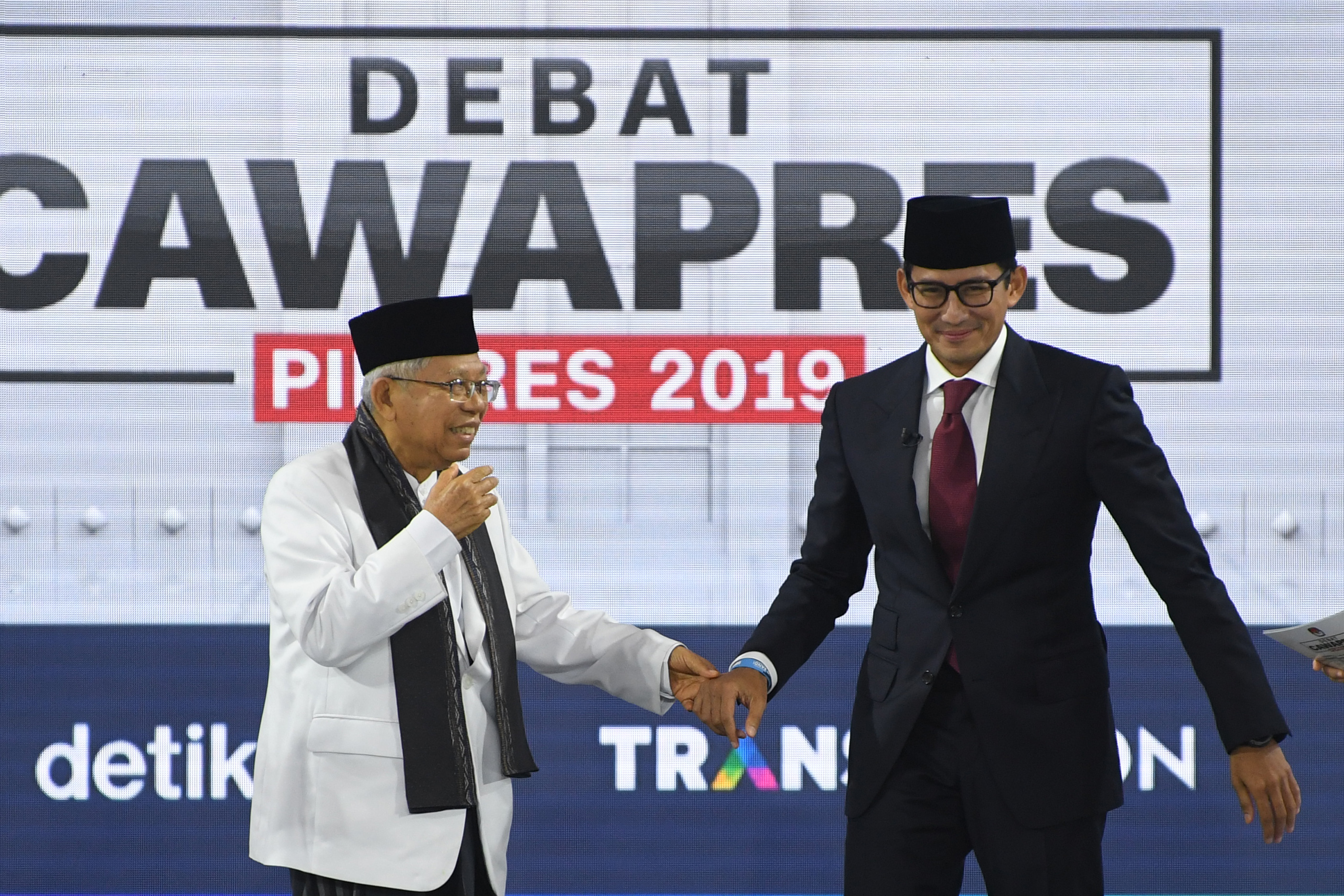 Cawapres Ma'ruf Amin dan Sandiaga Uno saat debat cawapres di Jakarta, Minggu (17/3).
