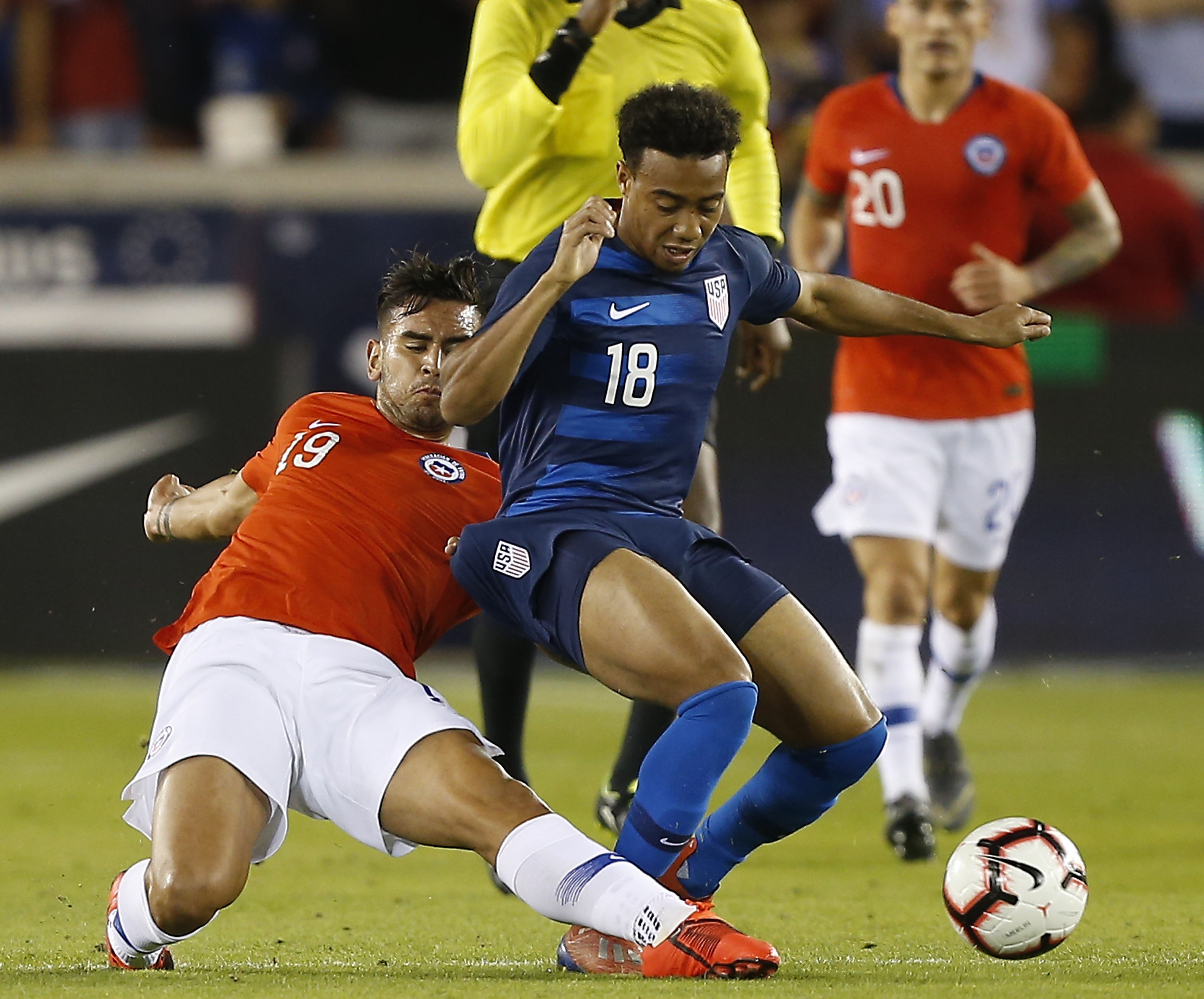 Laga persahabatan antara AS dan Cile.