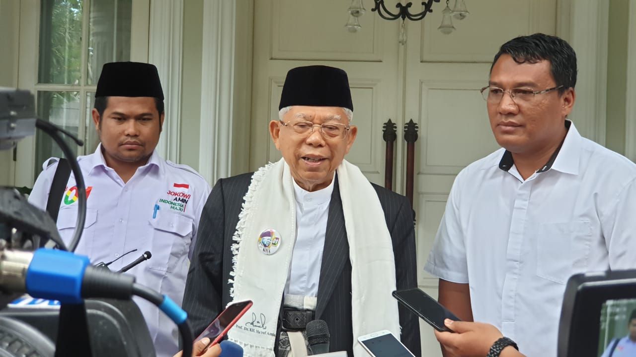 Calon Wakil Presiden nomow urut 01, Ma'ruf Amin saat akan bertolak ke Lebak
