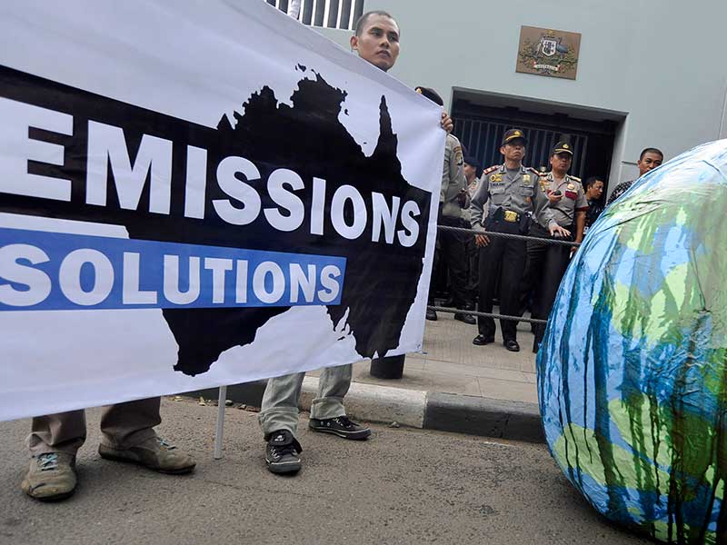Aksi unjuk rasa soal emisi