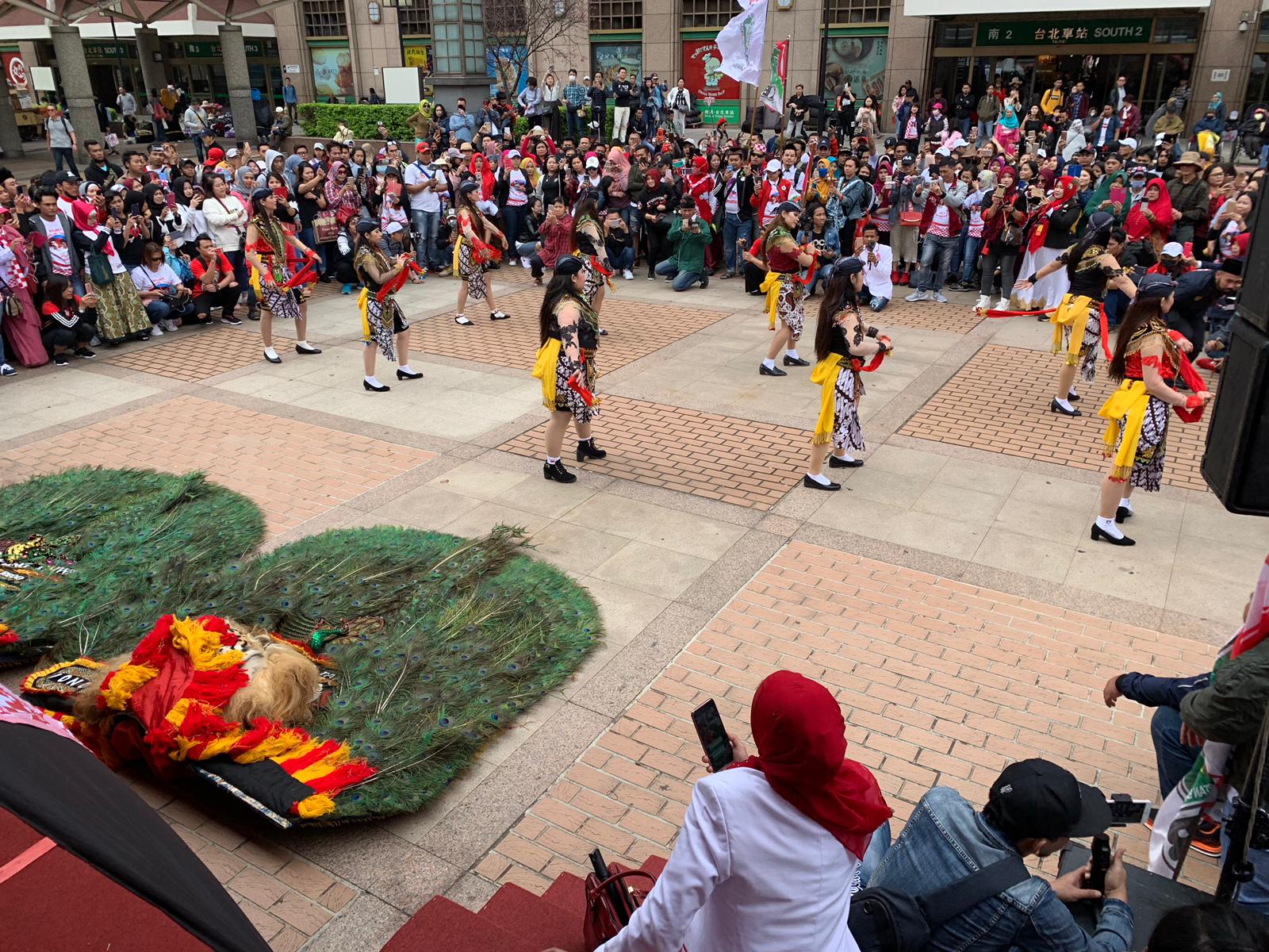 Reog Ponorogo tampil di deklarasi akbar dukung Jokowi-Ma'ruf, Minggu (31/3) di Taiwan.