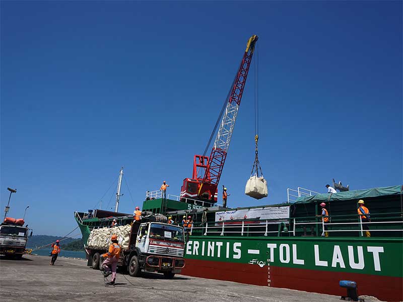 Kapal perintis tol laut