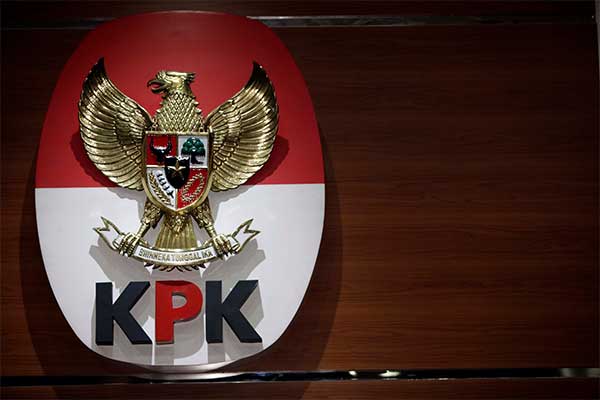 Logo KPK di Gedung Merah Putih, KPK, Jakarta, Rabu (12/4).