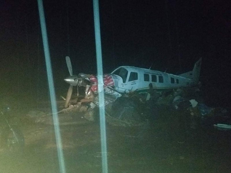 Sebuah pesawat jenin Twin Otter diterjang banjir bandang Sentani, Jayapura, Papua. 