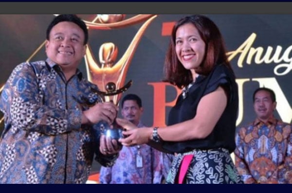 DIREKTUR Utama PT Rekayasa Industri (Rekind) Yanuar Budinorman menerima penghargaan CEO dengan talent development terbaik 