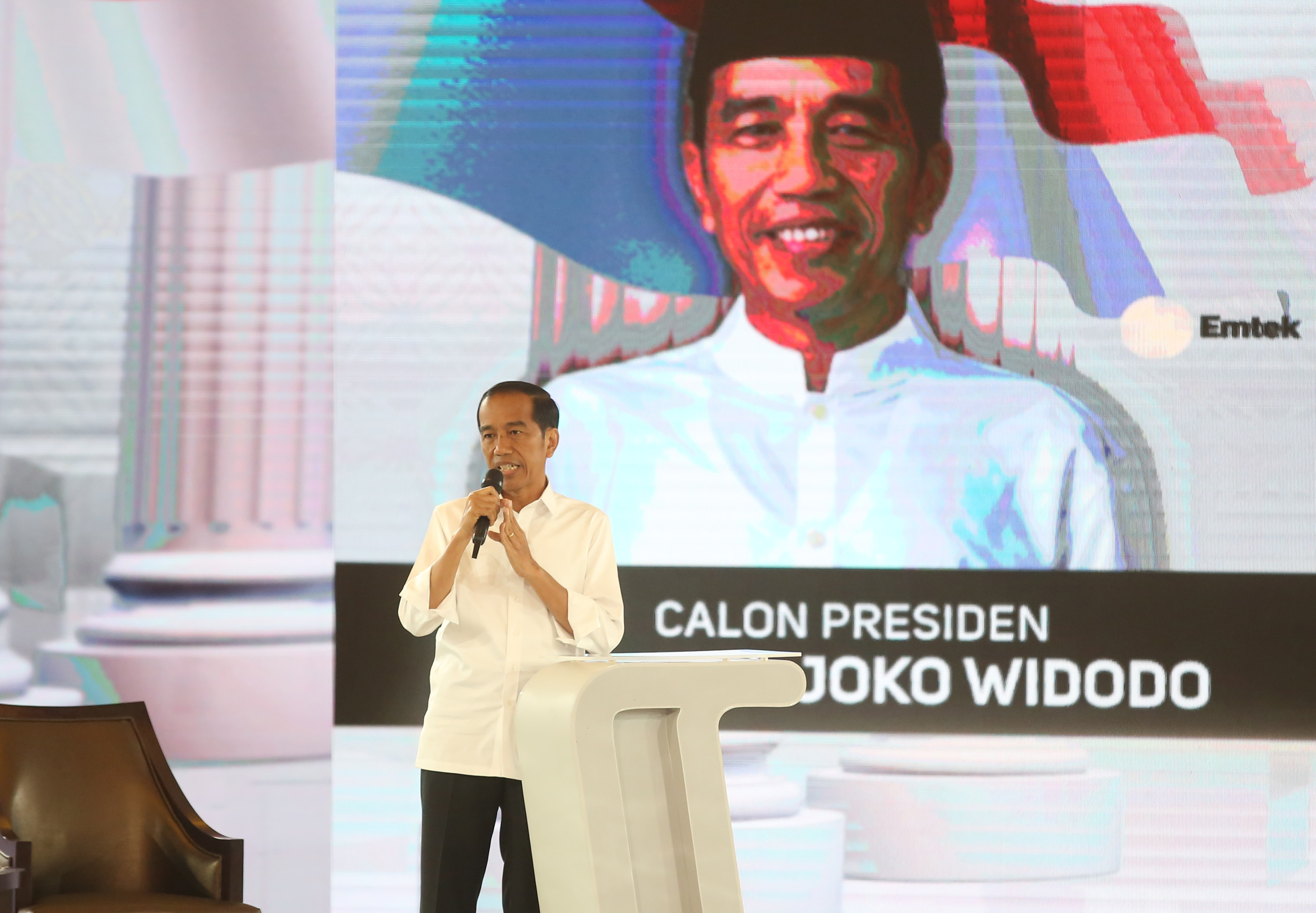 Capres nomor urut 01 Joko Widodo menyampaikan gagasan dan program saat mengikuti debat capres 2019 di Hotel Shangrila.