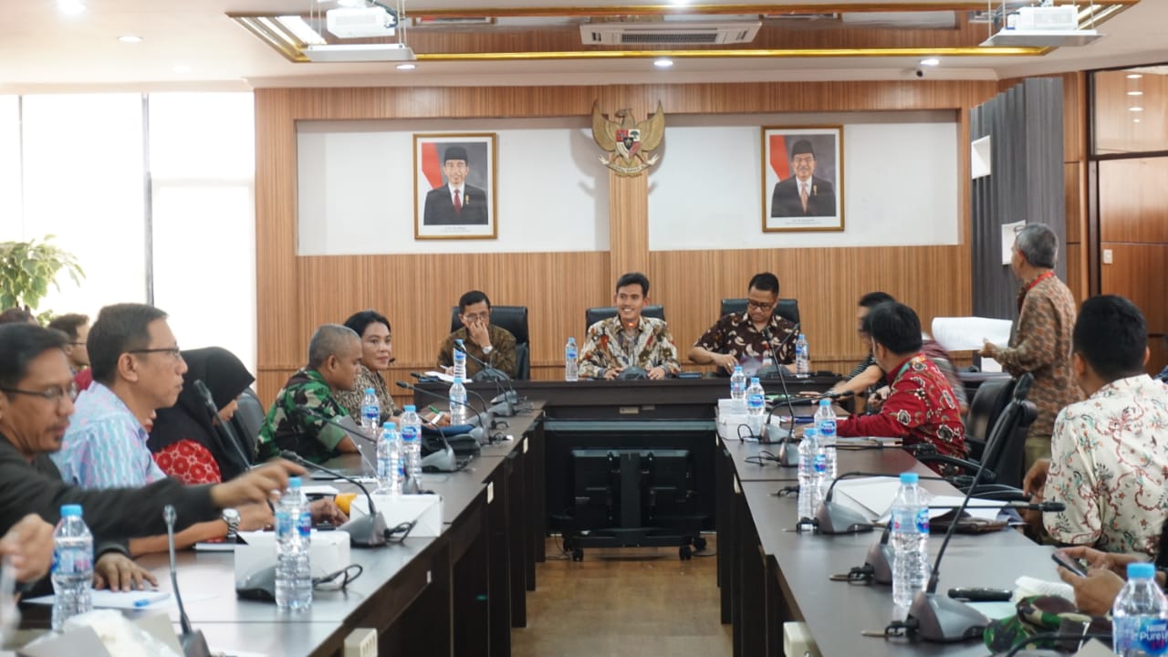 Deputi Bidang Pengembangan Pemuda Kemenpora Asrorun Ni’am Sholeh dalam Rapat Sinergi Lintas Pemangku Kepentingan Kepramukaan, Jumat (29/3)