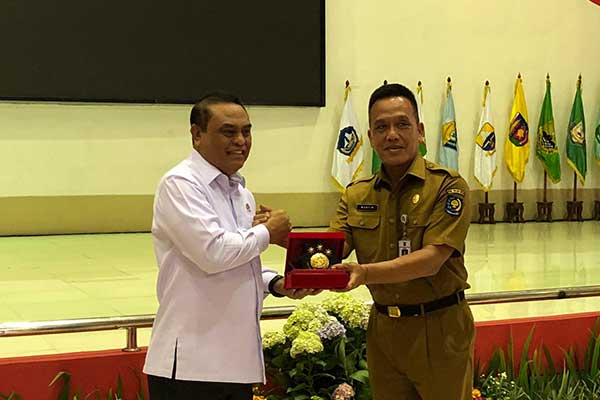 Menteri Pendayagunaan Aparatur Negara dan Reformasi Brokrasi, Syafruddin setelah berikan kuliah umum di Kampus IPDN Jatinangor.