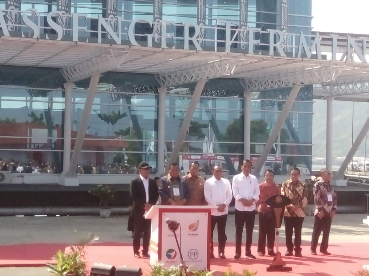 Presiden mengungkapkan itu saat peresmian Pengembangan dan Penataan Pelabuhan Sibolga, Minggu (17/3).