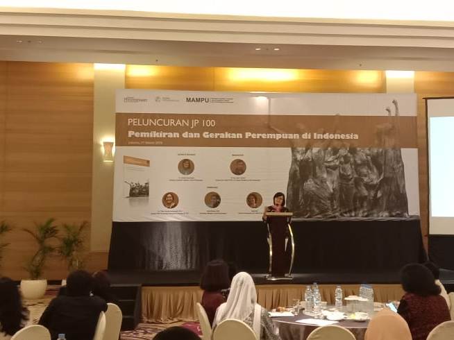 Direktur Eksekutif Jurnal Perempuan Atnike Nova Sigiro di Hotel JS Luwansa, Kuningan, Jakarta Selatan. 