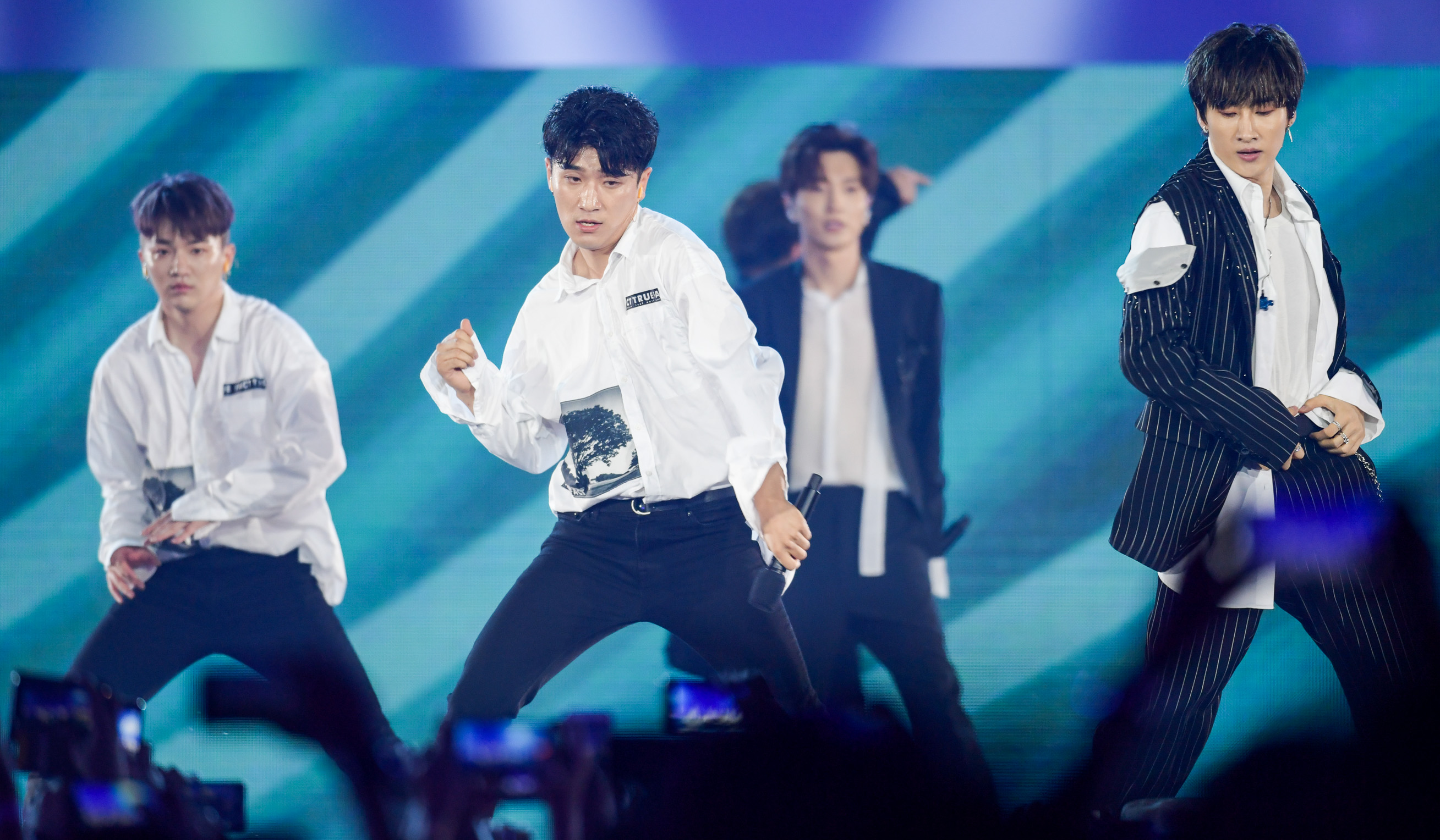 Penampilan dari grup band Korea Super Junior di Stadion Utama GBK, Senayan, Jakarta, Minggu (2/9/2018). 